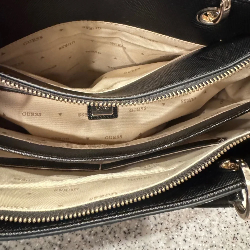 GUESS Est 1981 Noelle Black Tote with Charms Dbl Compartments Zip‎ topEUC 9x12x4